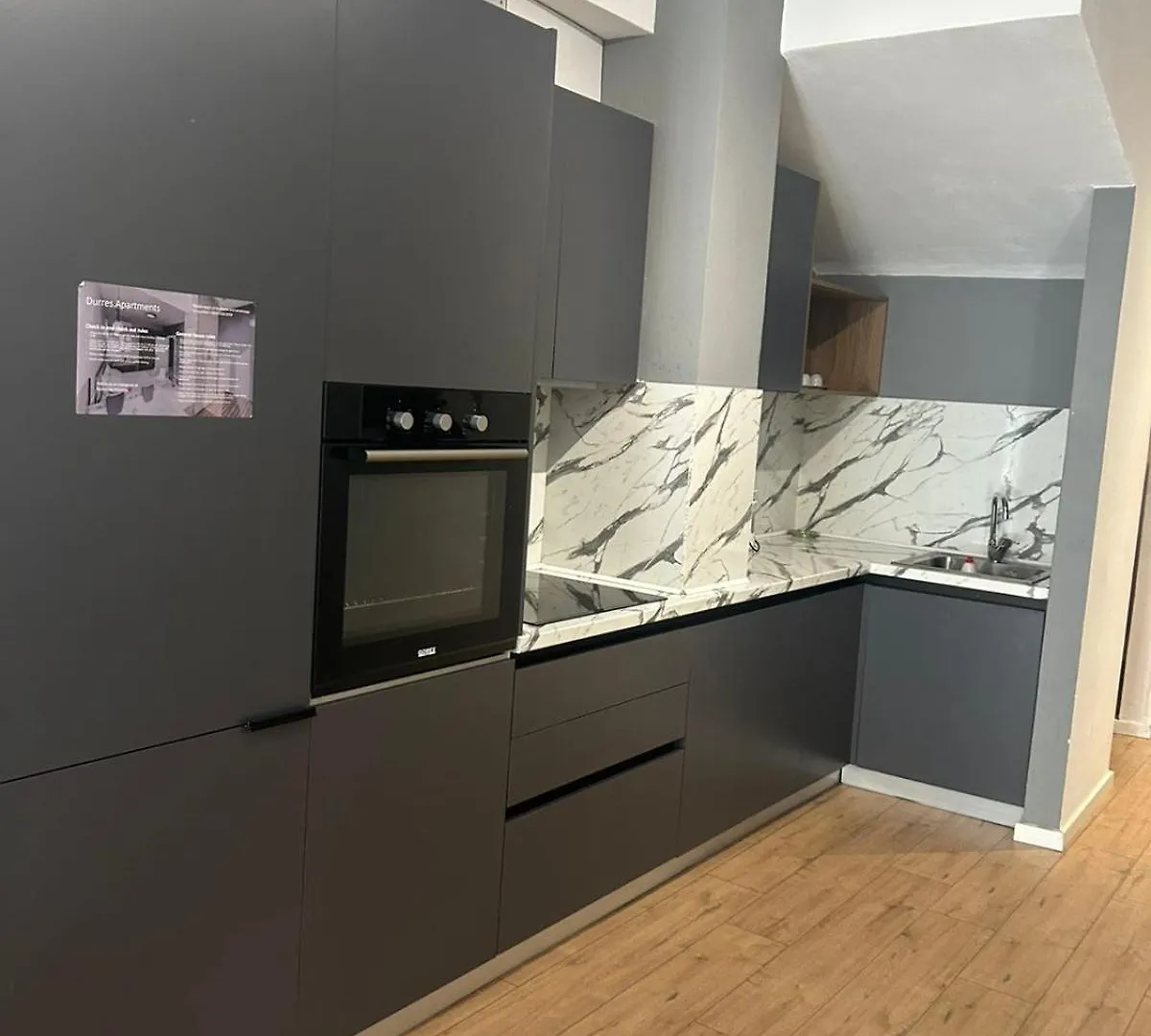 Beautiful Center Apartment Dıraç 0*,