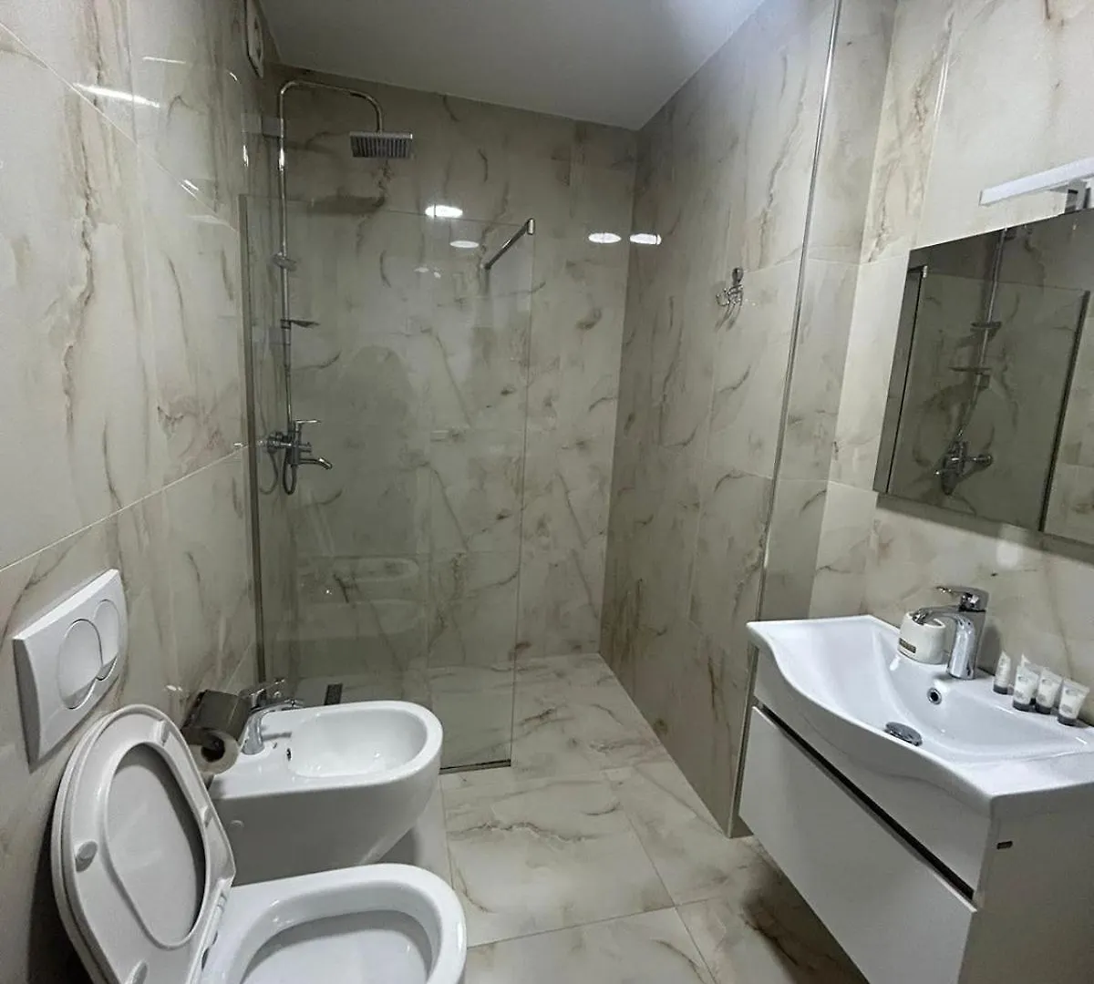 Beautiful Center Apartment Dıraç