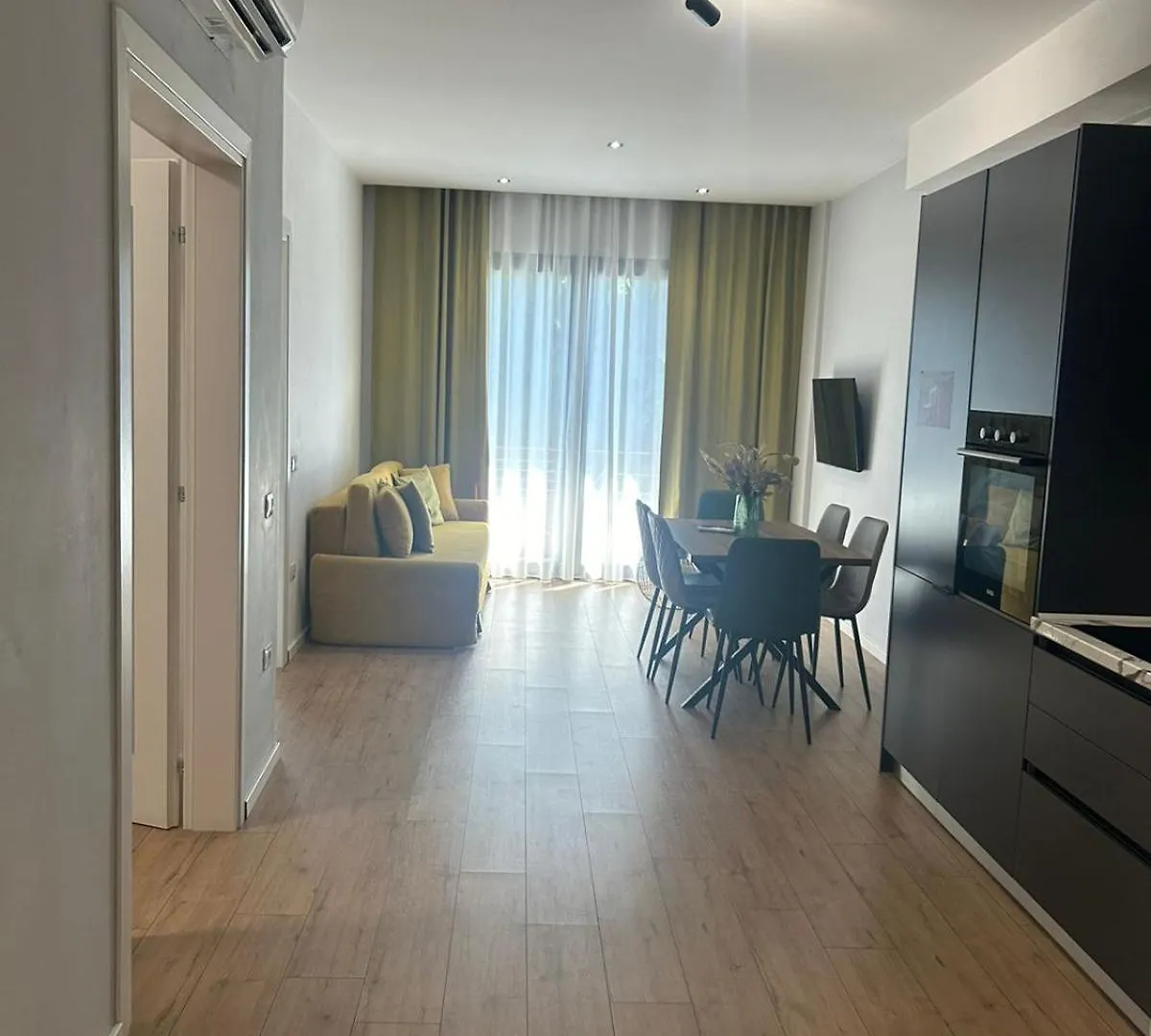 Beautiful Center Apartment Dıraç
