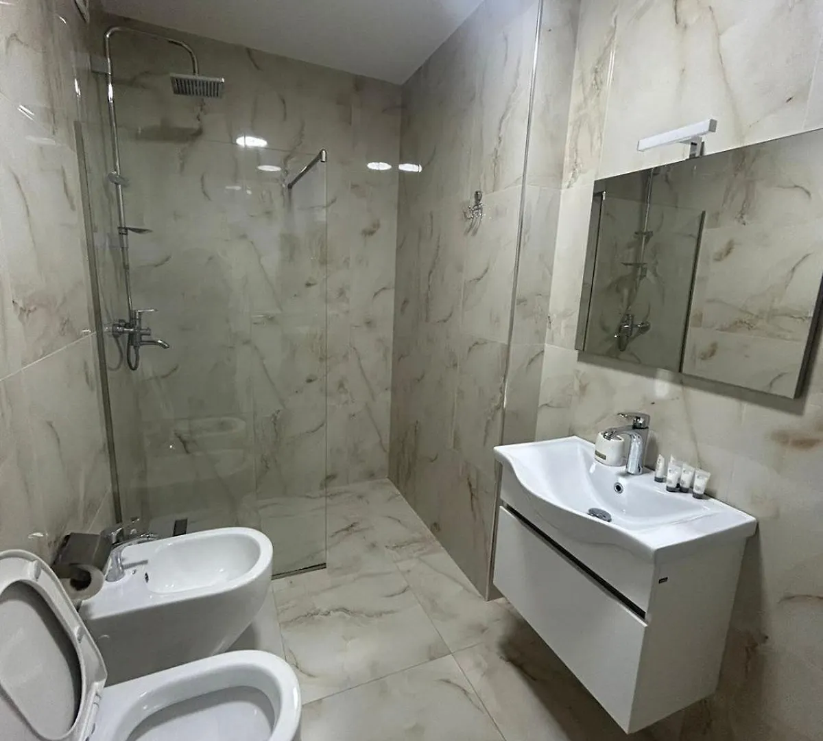 Beautiful Center Apartment Dıraç